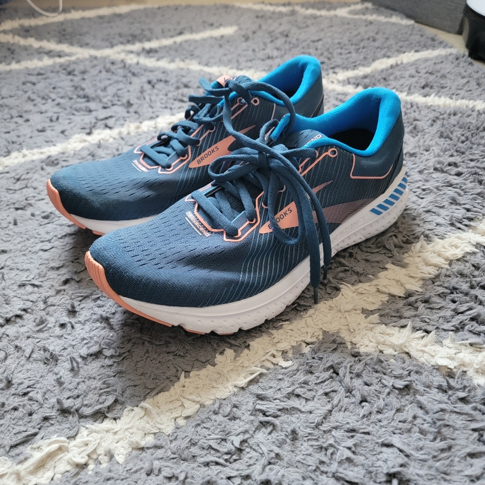 BROOKS TRANSCEND 7